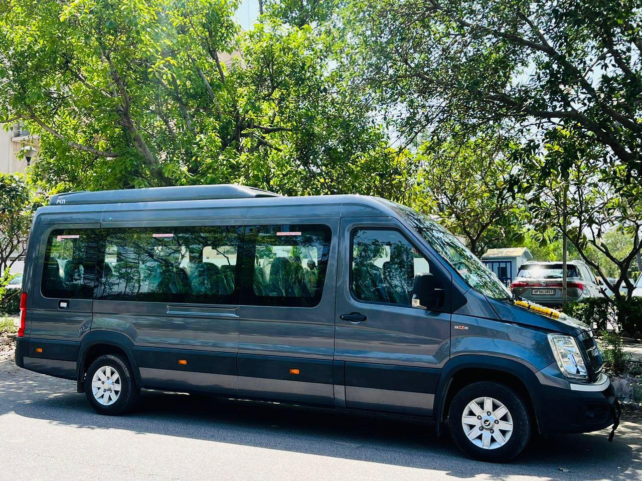 16 Seater Tempo